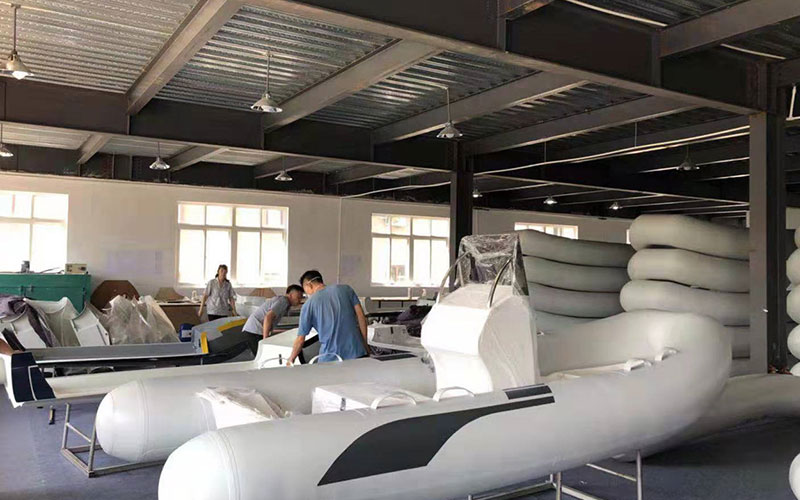 Rib boat with console