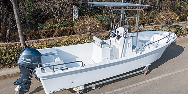 5.8 meter fiberglass boat with centre console 5.8 meter fiberglass boat with centre console