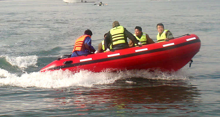 Bateau pneumatique de sauvetage