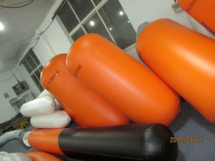 Bateaux pneumatiques en Hypalon